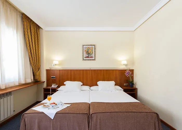 Hotel Ciudad De Compostela 3*